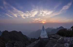 fansipan-summit-sunrise-view-mountain-top